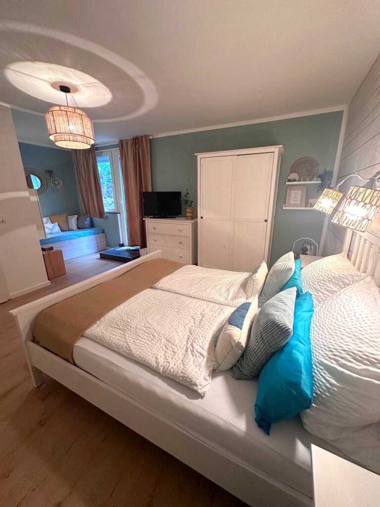 Doppelzimmer Berggeistsee mit Doppelbett und eigenem Eingang