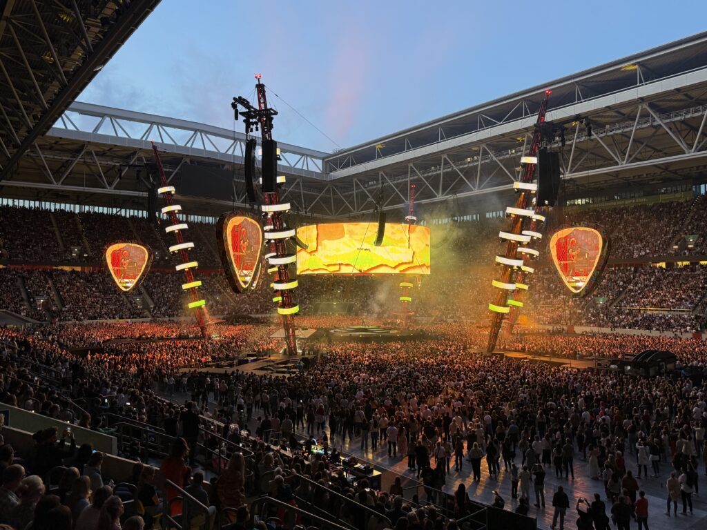 Großes Konzert mit voll besetzten Rängen